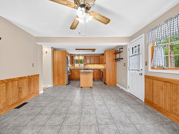 5th image of 19 Greenleaf St
