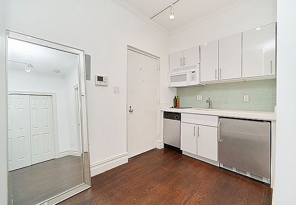 4th image of 102 Greenwich Ave APT 9