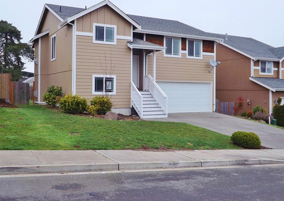 1st image of 1313 E 41st St