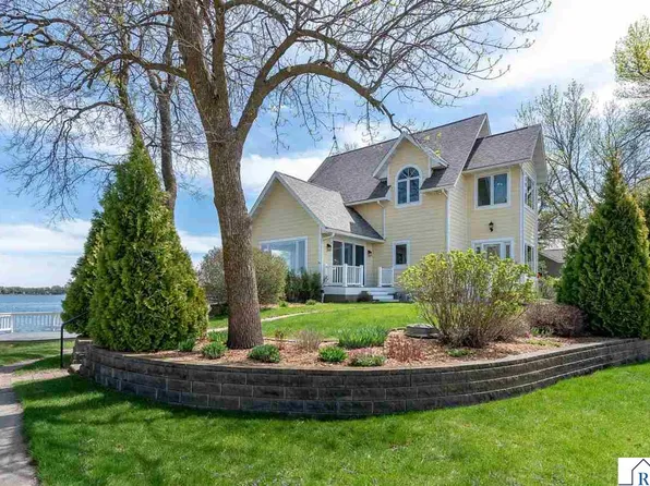 3710 Sioux Ln, Madison Lake, MN 56063