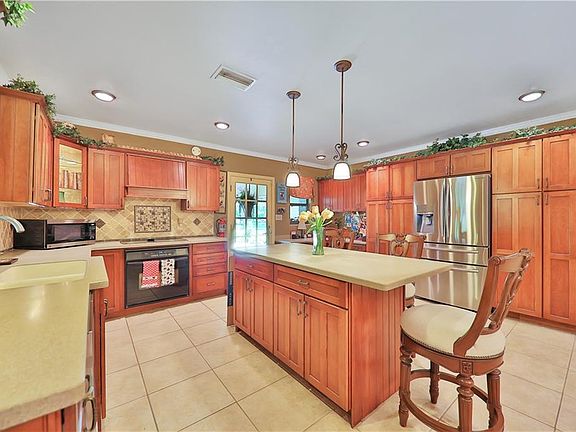 5th image of 1090 E Hibiscus Dr