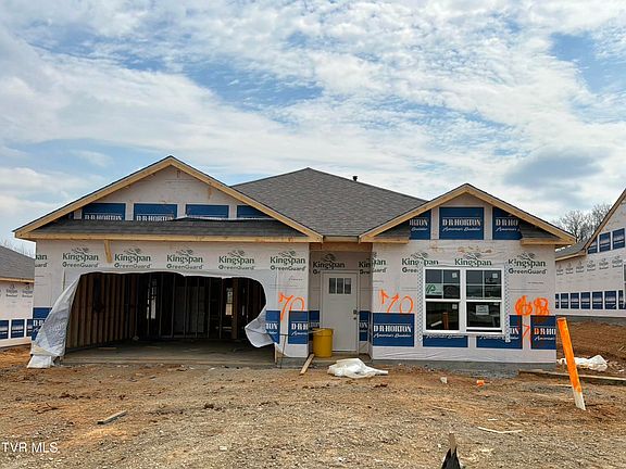 2nd image of 204 Artist Ave