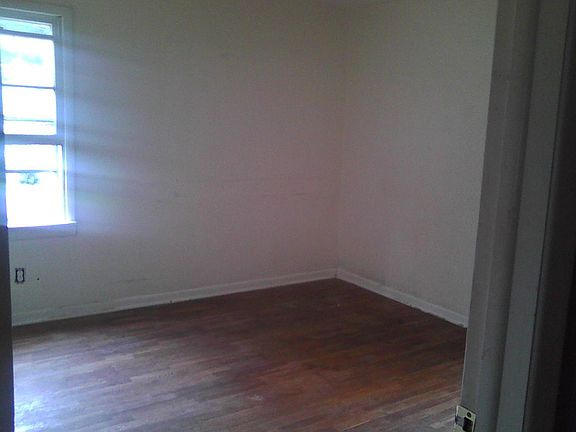 3rd image of 4401 Oriole Ln
