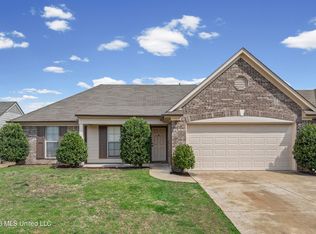 1620 Crescent Ln, Southaven, MS 38671