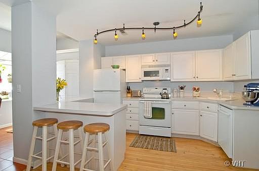 5th image of 833 W Buckingham Pl #3E