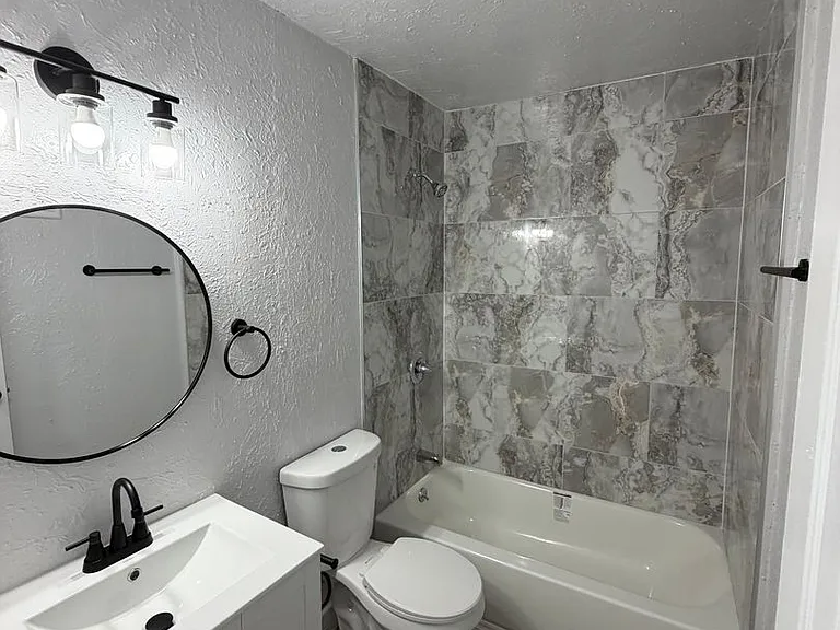 926 W 84th St — Photo 15