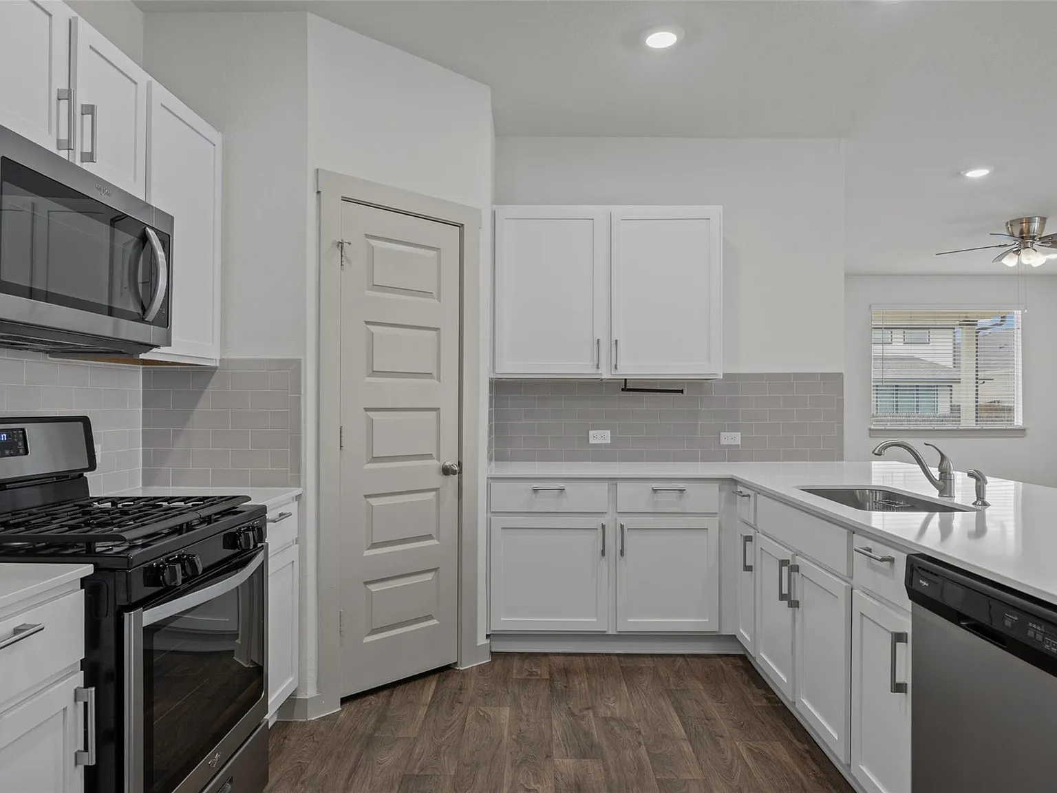4 bed, 2.0 bath, 1855 sqft, $2,100 — Photo 3