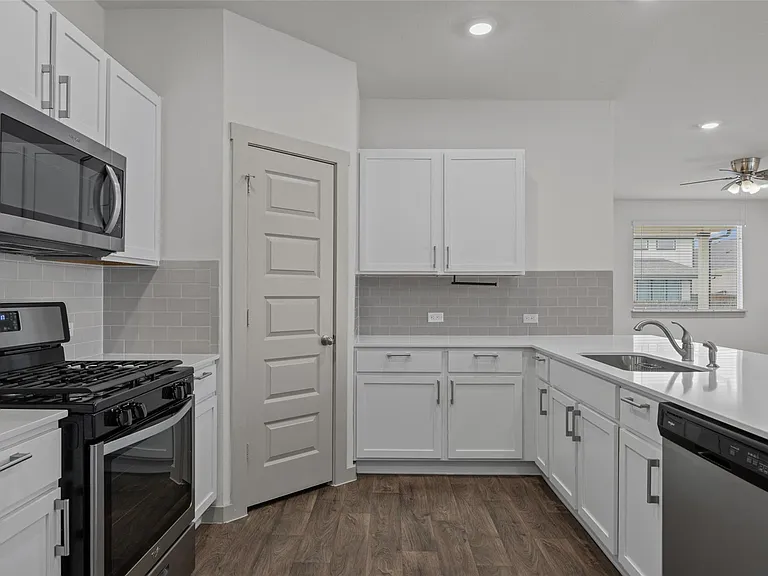 231 Lavaca River Ln — Photo 3