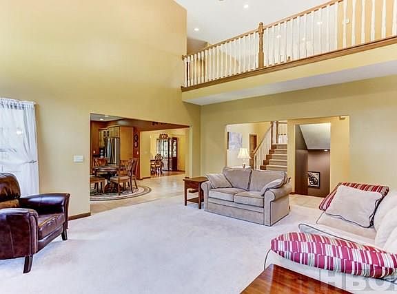 5th image of 2922 Stoneybrook Dr