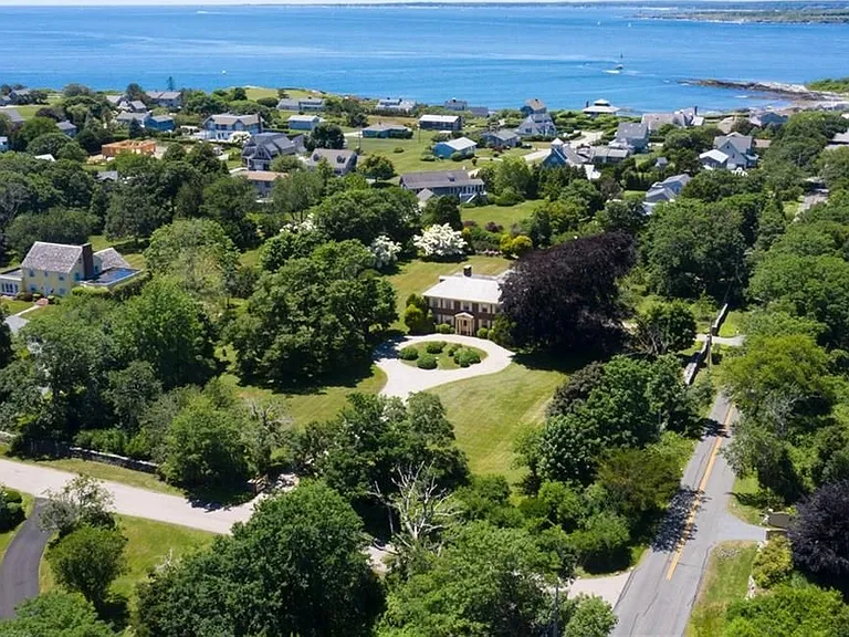 22 Castle Hill Ave — Photo 1