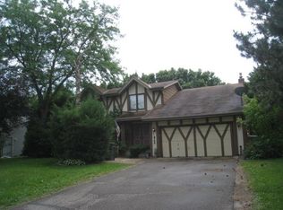 9755 Friar Dr, Eden Prairie, MN 55347