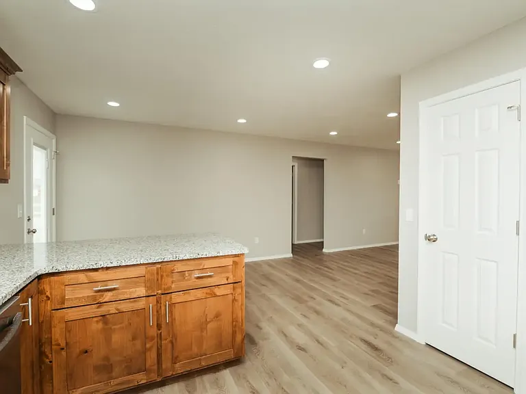 1371 E Macon St — Photo 16