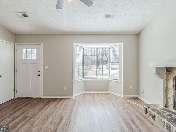 4th image of 2419 Leslie Brook Dr