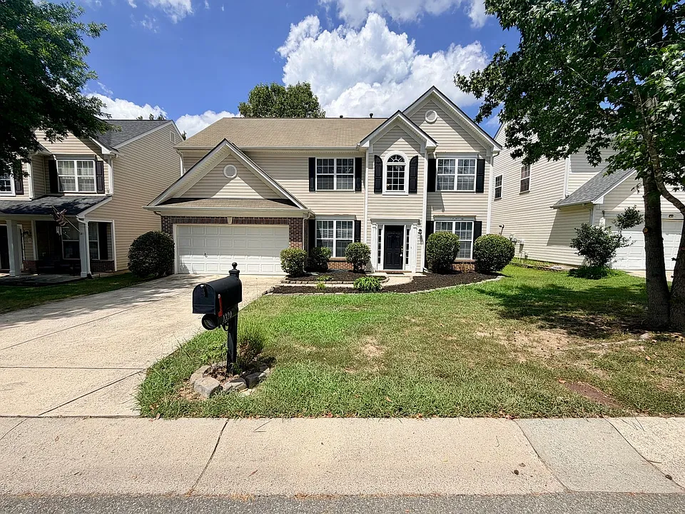 1324 Emory Ln NW