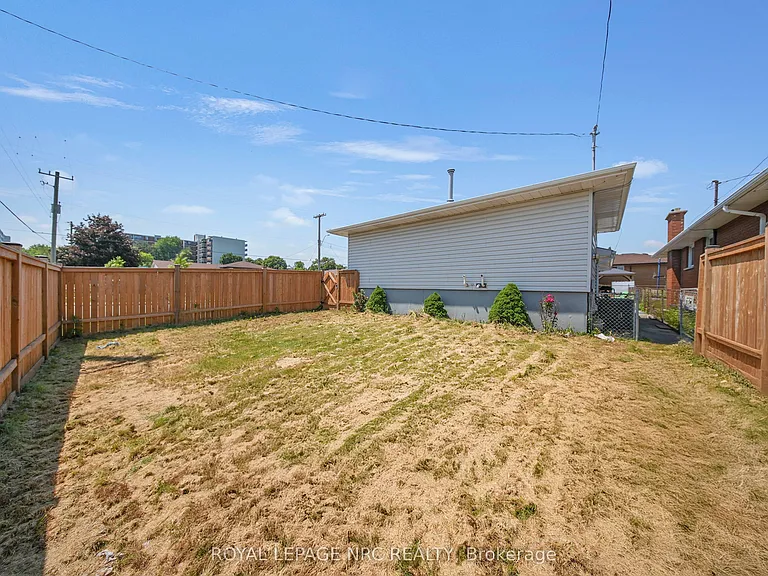 35 Eugene St — Photo 37