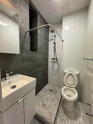Bathroom, photo 1