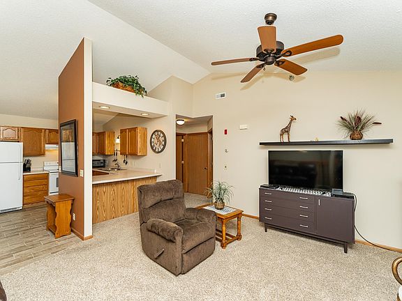 4th image of 1911 Deerhaven Ln NE APT 3