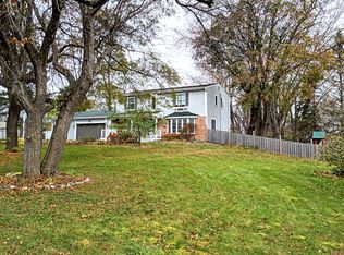 8901 Rosewood Ln N, Maple Grove, MN 55369