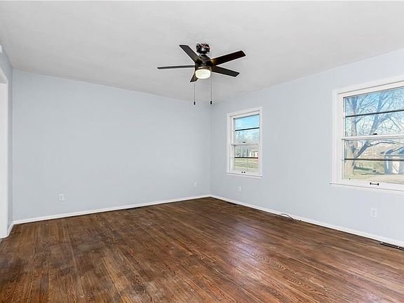 5th image of 11602 Bennington Ave