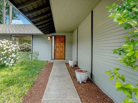 Don't worry about painting anytime soon as the exterior of this 3-bed / 1.75 bath / 1,744 sq ft home has just been professionally painted.  