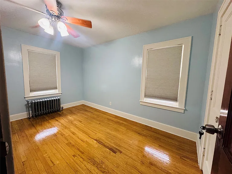 151-153 Iris Dr — Photo 4