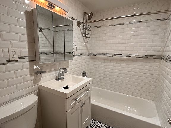 2nd image of 41 W 89th St APT 1F