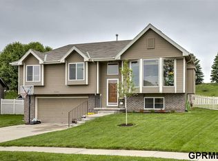 13803 Springview Dr, Papillion, NE 68133