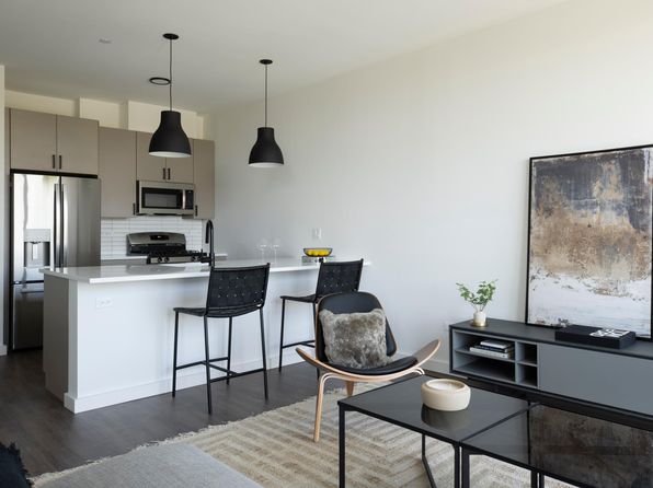 100 Chicago Ave #406