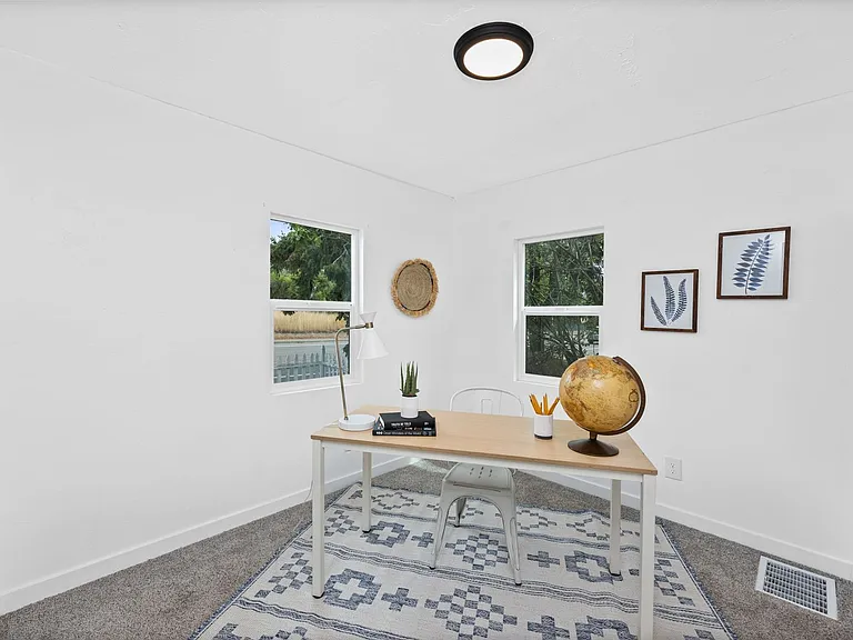 8004 E Broadway Ave — Photo 17