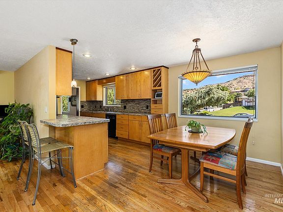 5th image of 2745 E Starlington Dr