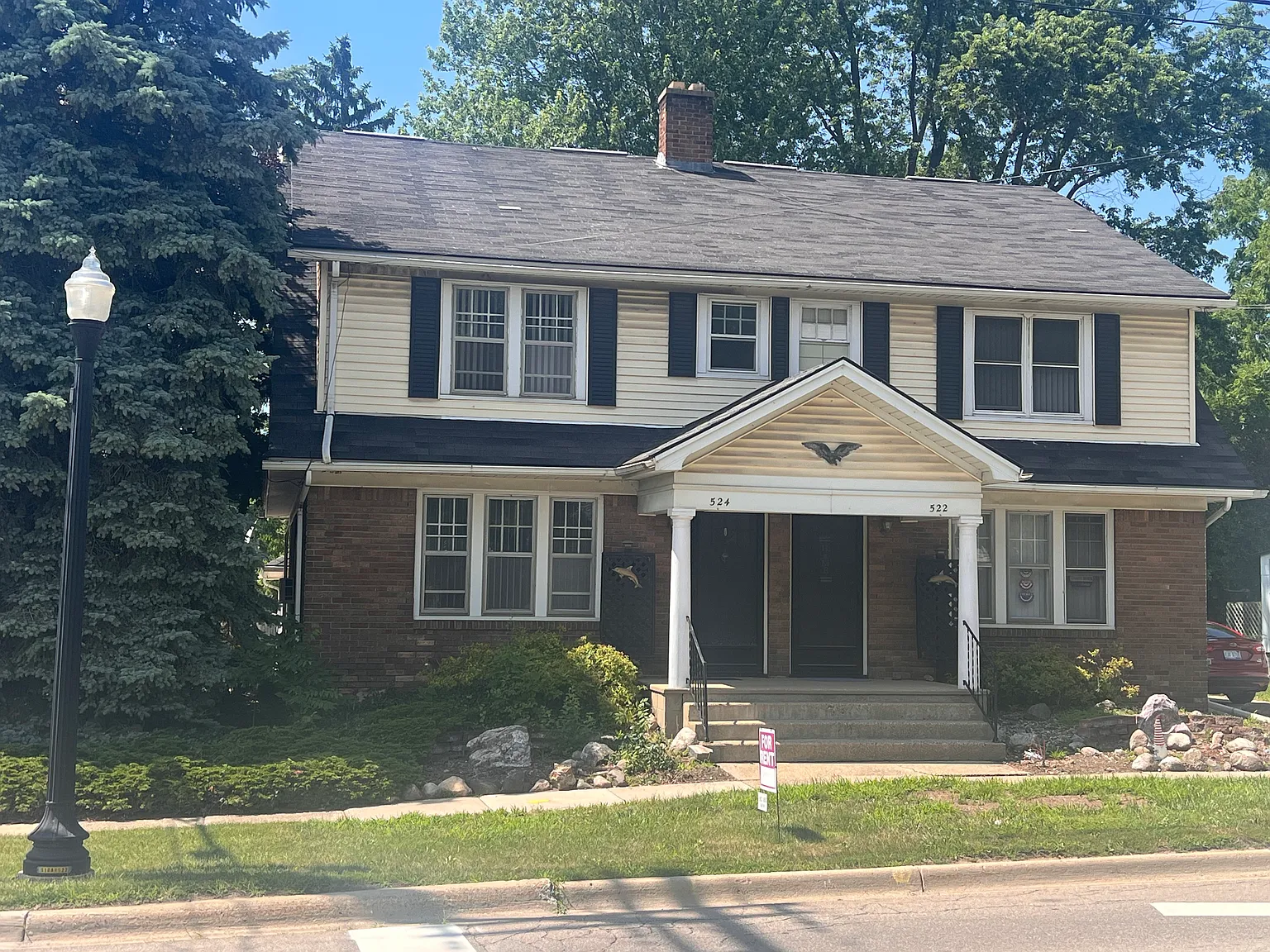 3 bed, 1.5 bath, 1350 sqft, $1,800 — Photo 1