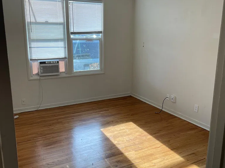 82 Robinson Ave — Photo 8