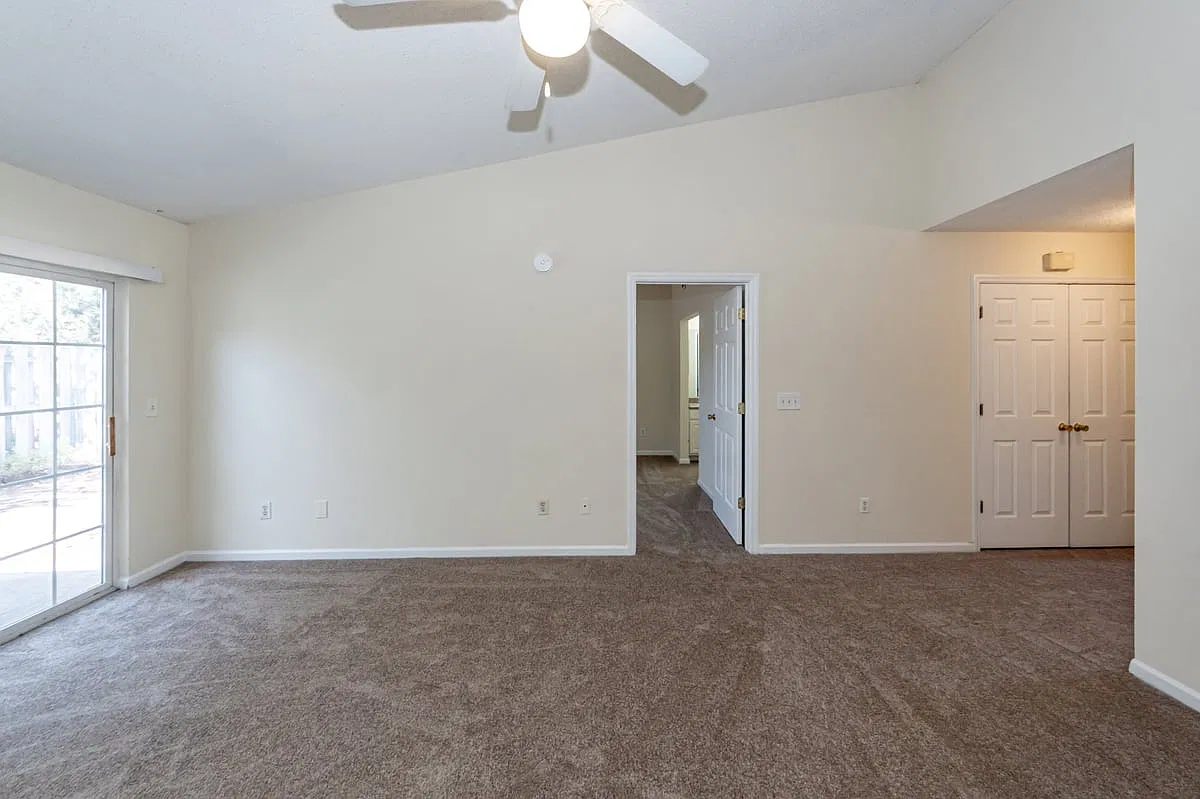 1621 Dexter Lane — Photo 2