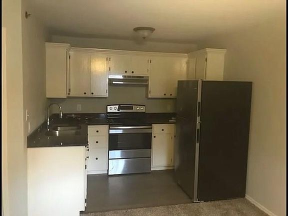 2nd image of 944 N Storer Ave APT 11