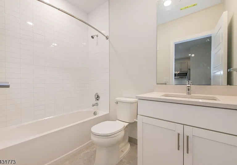515 Union Blvd #28 — Photo 7