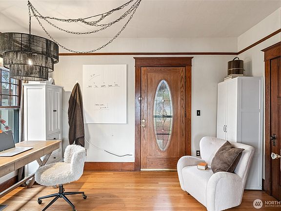 5th image of 318 W Marcy Avenue