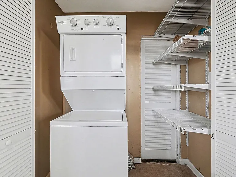 302 Sentinel Dr — Photo 14
