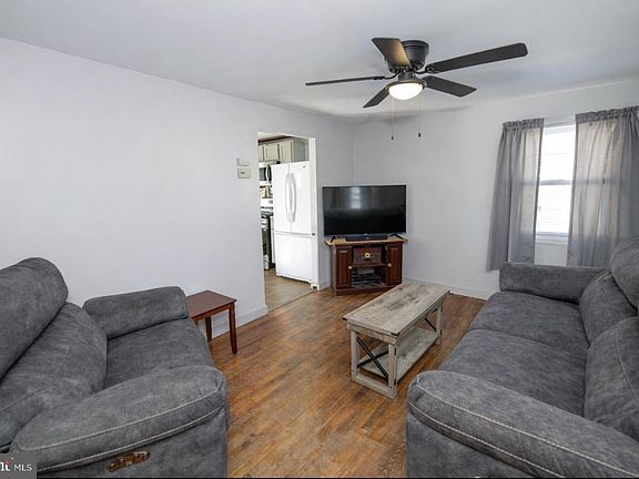 2nd image of 618 Cedar Ave