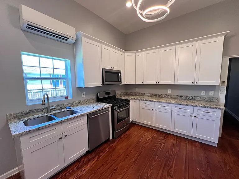 1530 Monroe St #1530 — Photo 2