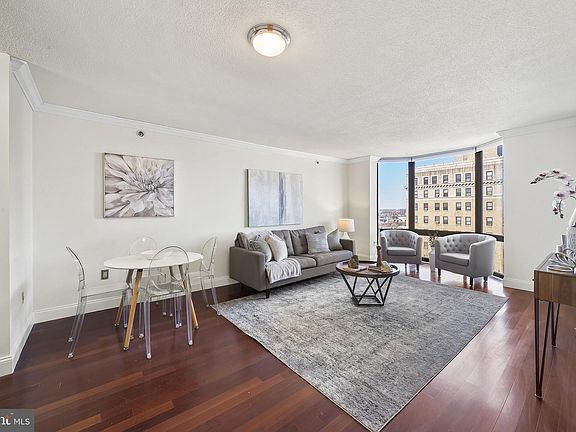 2nd image of 2018 Walnut St #32-16J