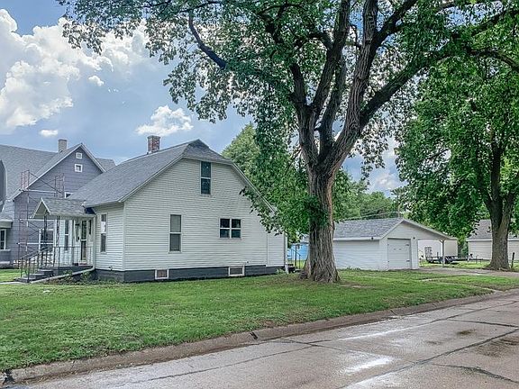 3rd image of 713 Central St