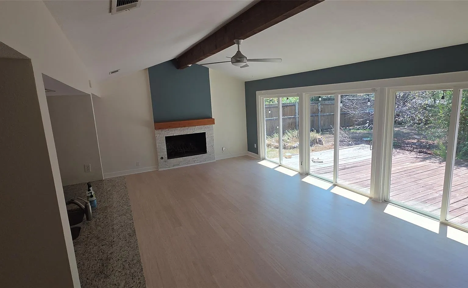 3 bed, 2.0 bath, 1944 sqft, $3,200 — Photo 3