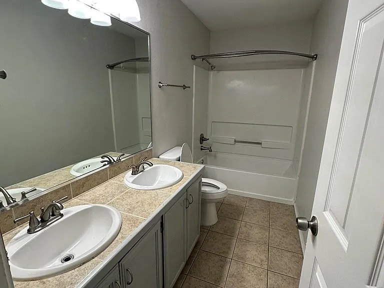 113 Park Ln E — Photo 9