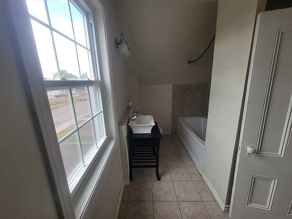 5th image of 22 Croft St