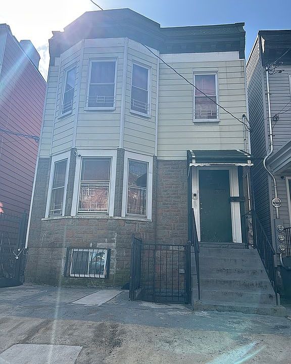 2nd image of 632 E 230th St