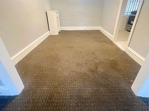 5th image of 5029 N Franklin St