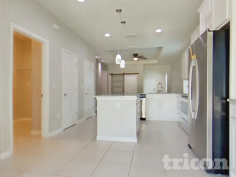 2837 E Lake Pointe Dr — Photo 6
