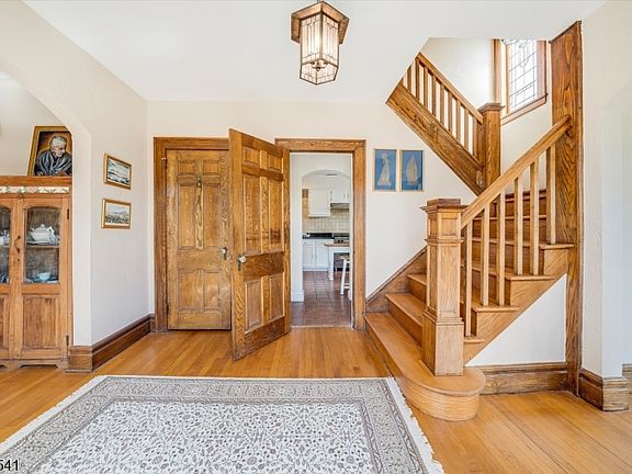 3rd image of 55 Luddington Rd