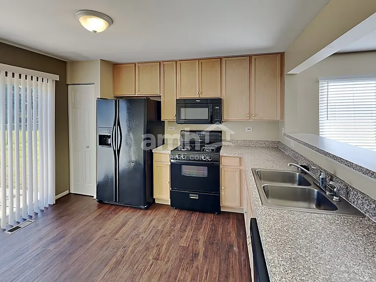 2462 Mayfield Ct — Photo 3