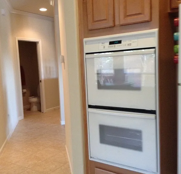 6145 Crater Lake Dr — Photo 2